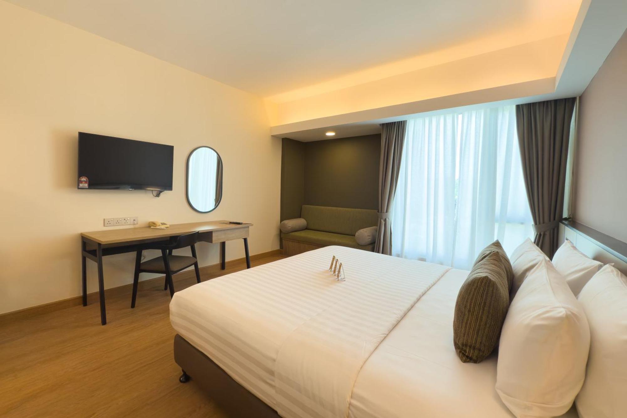 The Everly 4*