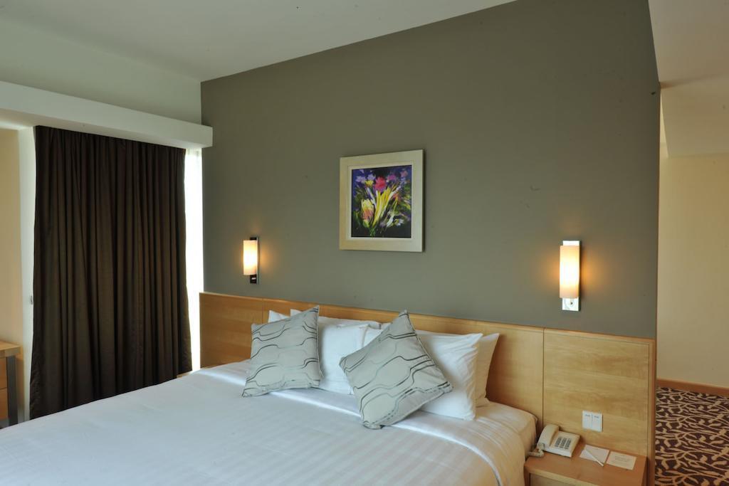 The Everly Hotel